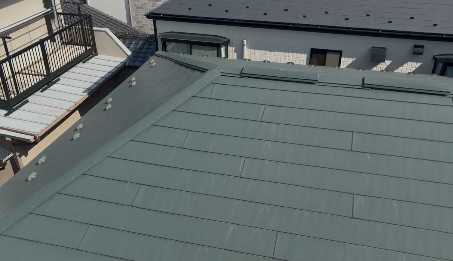 ガルバリウム屋根の棟板金をチェック